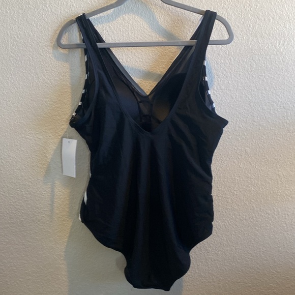 NWT Meet Curve Swimsuit - Picture 3 of 6